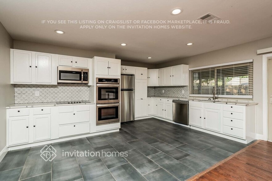 Building Photo - 5001 Thompson Dr