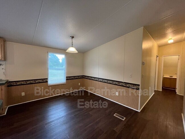 Building Photo - 16 Lake Vista Dr