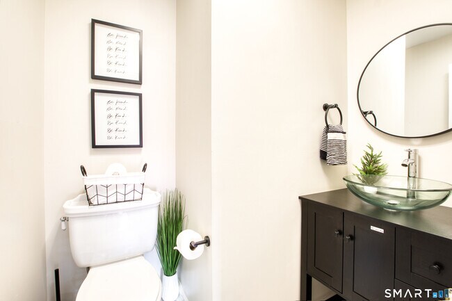 Building Photo - 60 Lawn Ave