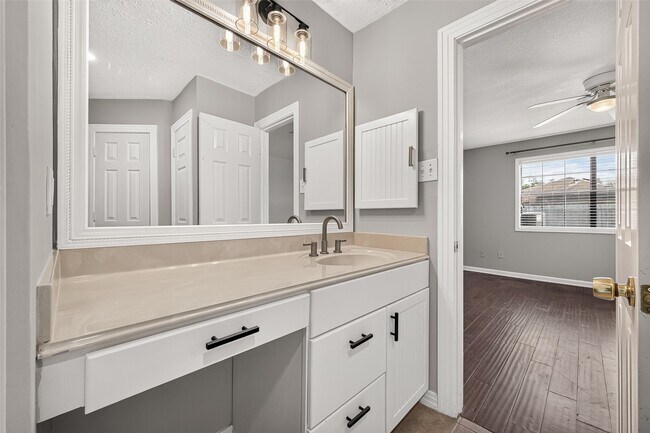 Building Photo - 6419 Paso Del Sol Dr