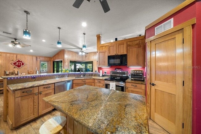 Building Photo - 3135 NE 49th St