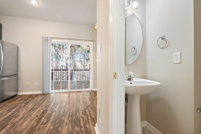 Building Photo - Delta Ridge Darling!  Available Now!  3BR Plus Den!