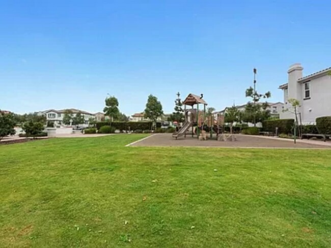 Building Photo - Beautiful, Partially Furnished Oceanside Home