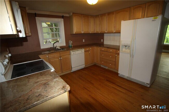 Building Photo - 6 Cherry Ln