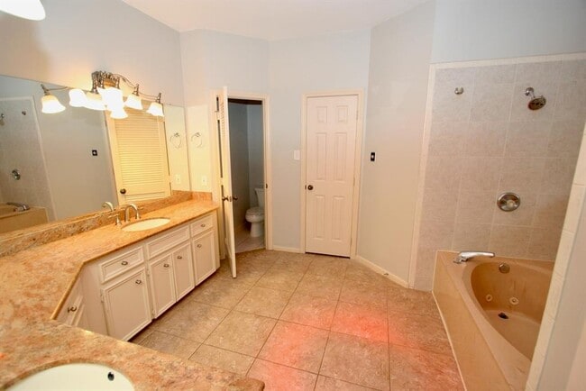 Building Photo - 13903 Jupiter Hills Dr