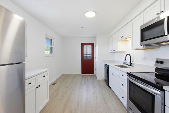 Building Photo - 29 Janyce Dr