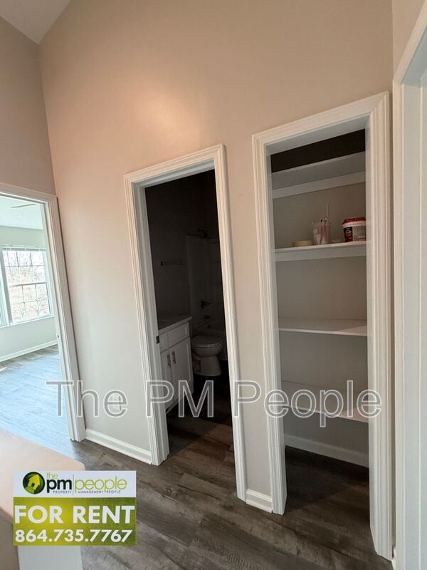 Building Photo - 10 Pointer Ln