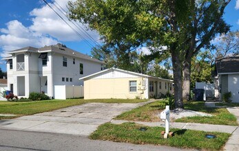 Building Photo - 2/1 Close to Downtown Tampa and University...
