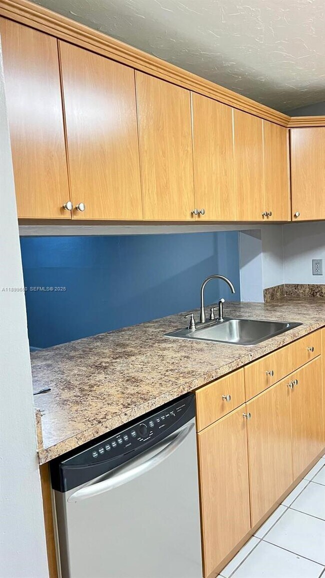 Building Photo - 7175 Orange Dr