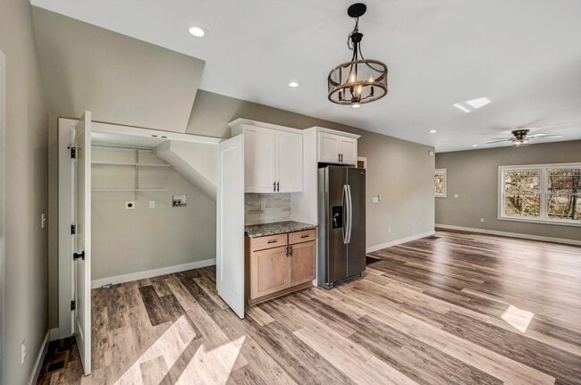 Building Photo - 702 E Elm St