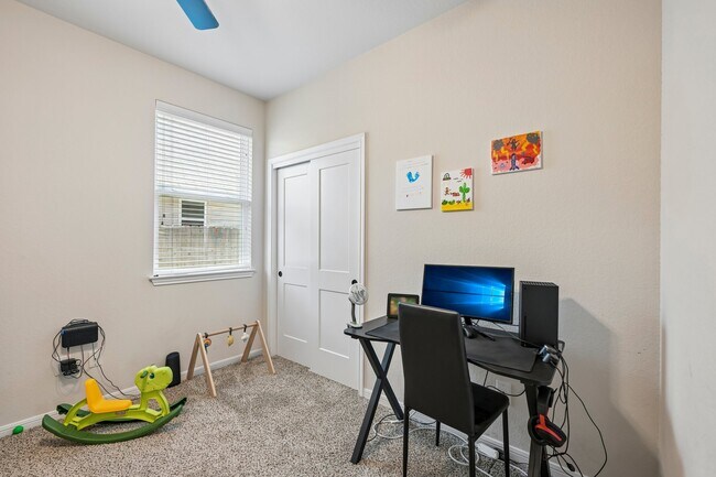 Building Photo - 716 Killam Dr