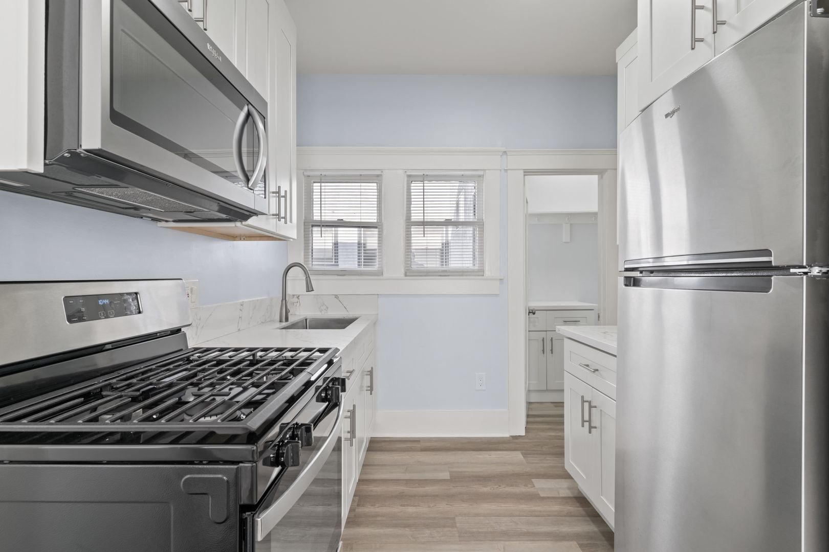 Building Photo - 1049 E 5th St