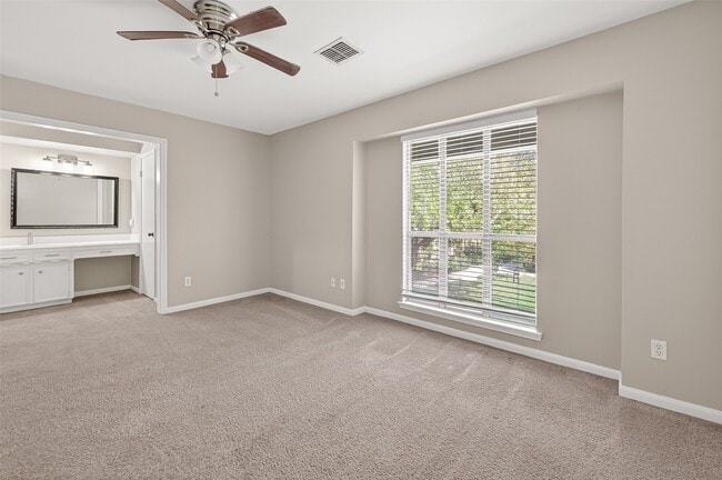 Building Photo - 10738 Briar Forest Dr