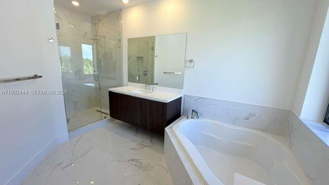 Building Photo - 19708 NE 14th Ave