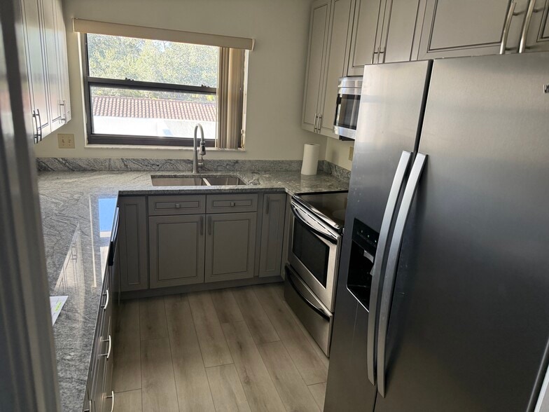 Building Photo - 6021 SE Landing Way