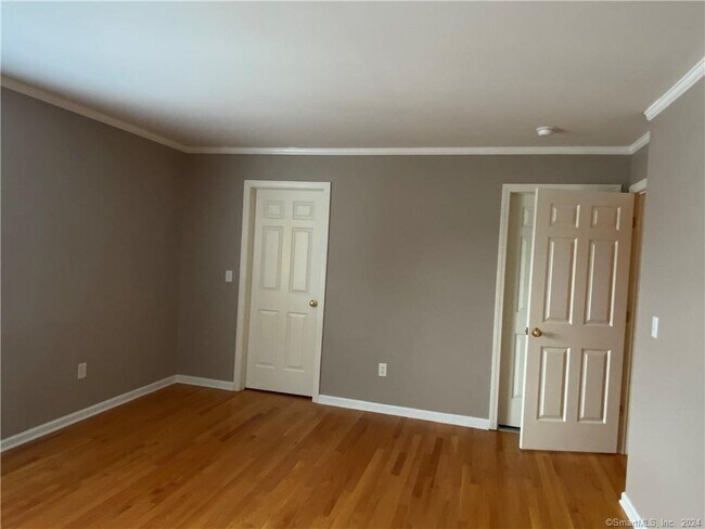 Building Photo - 11 Mannions Ln