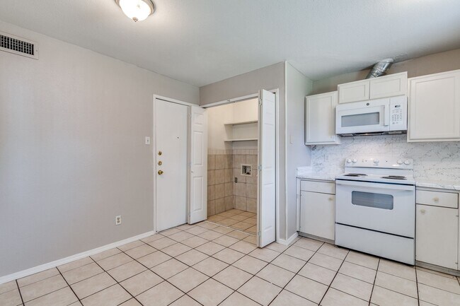 Building Photo - 3 Bed/2 Bath Hidden Treasure in Garland