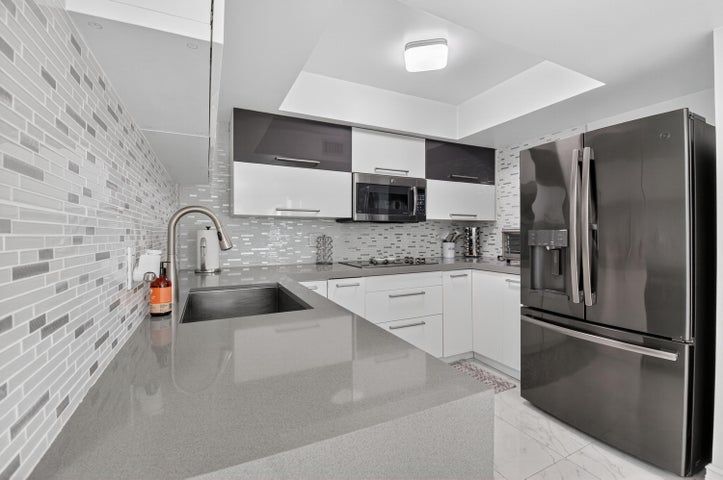 Building Photo - 4310 Village Dr