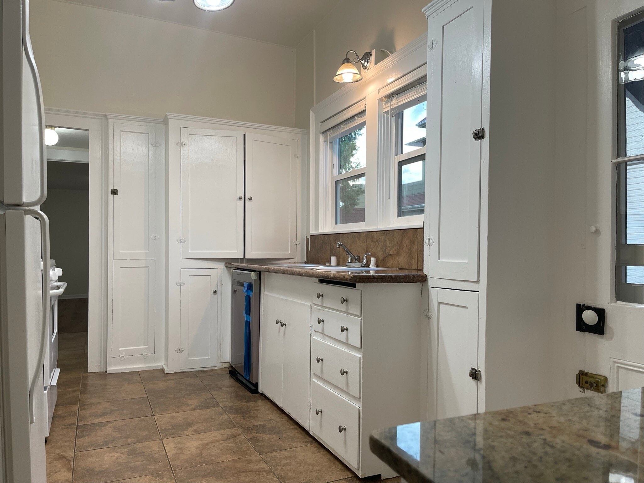 Building Photo - 436 W Main St