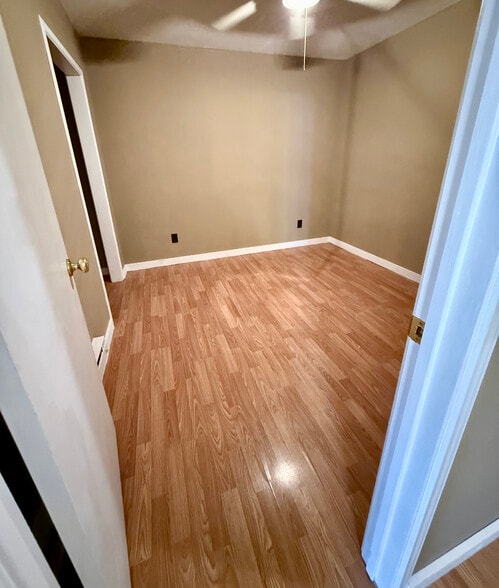 Nice sized 2nd bedroom with fan - 377 AR 56 Hwy