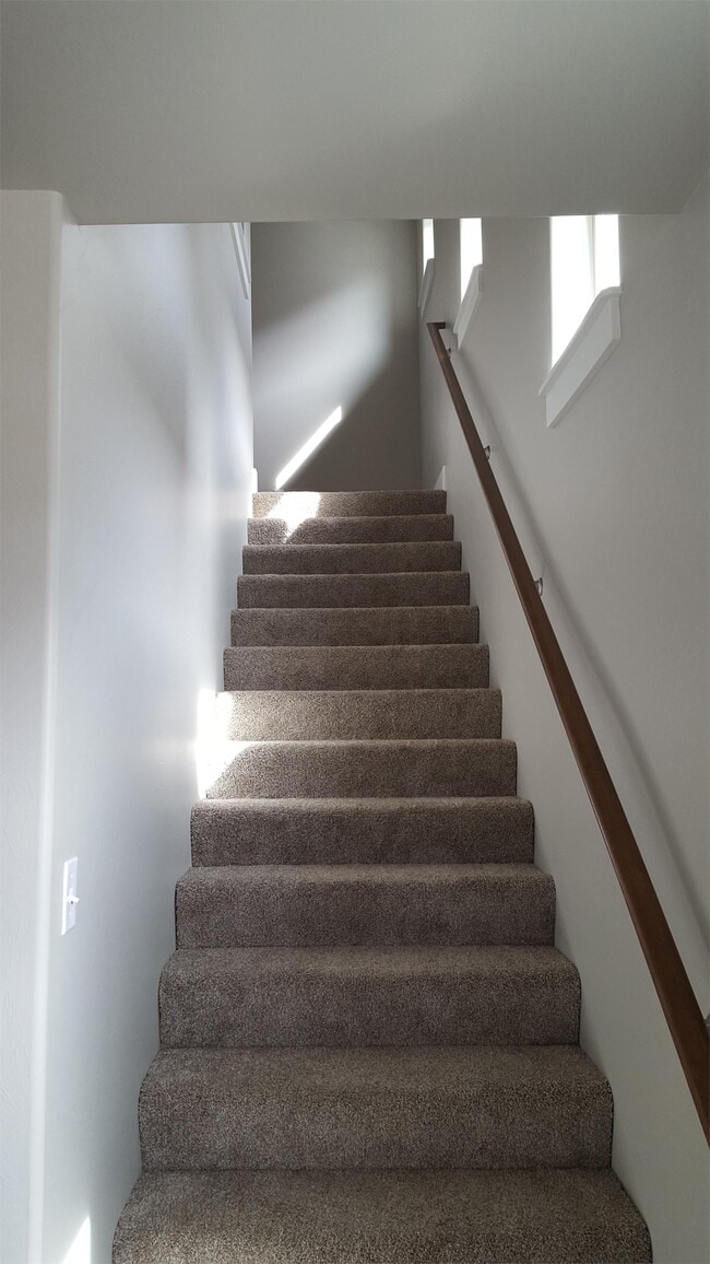 Building Photo - 726 Forest Glen Dr