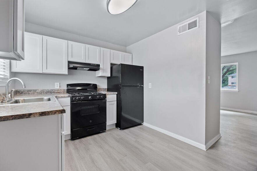 Beautiful Renovated 2 Bedroom - Harvard Apartments