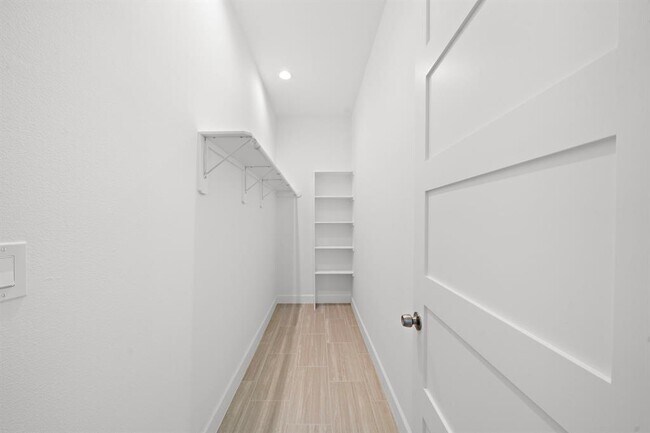 Building Photo - 4611 Nett St