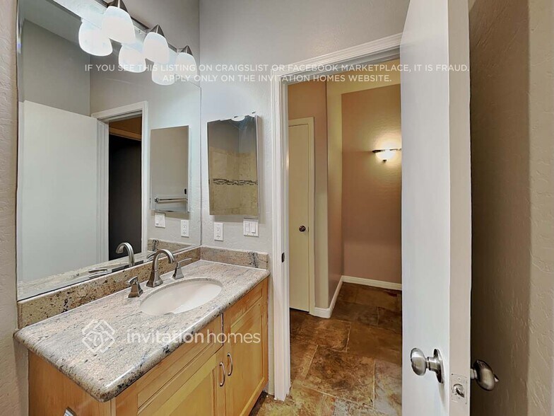 Building Photo - 1805 E Juniper Ave