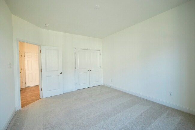 Building Photo - 13868 Randolph Pond Ln