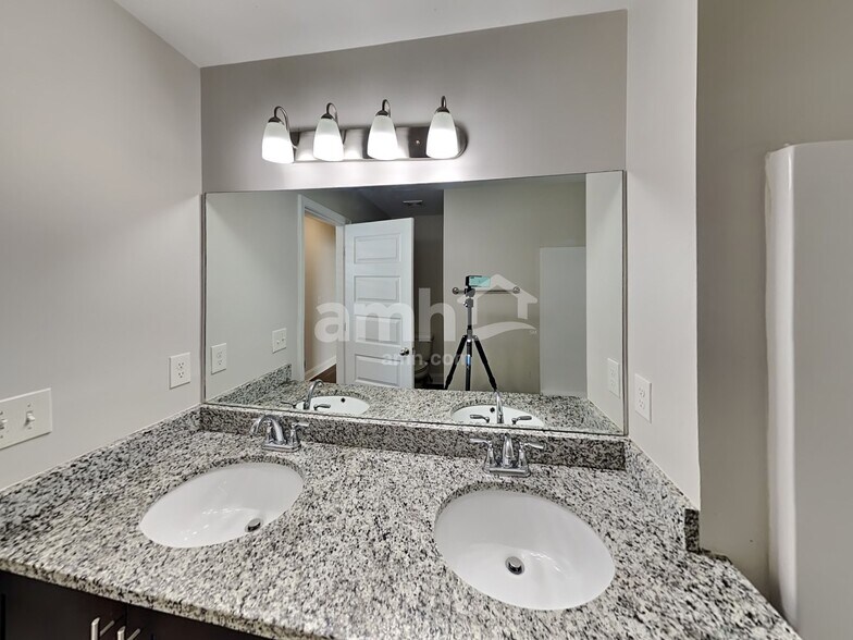 Building Photo - 5226 Tupelo St