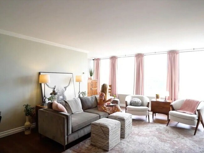 Building Photo - 2222 1st Ave NE