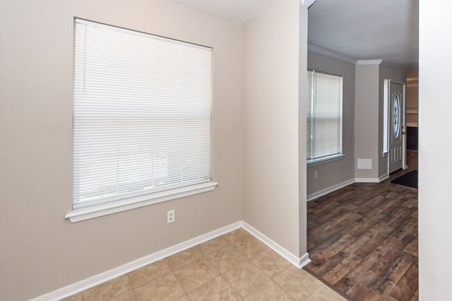 Building Photo - 2 Bedroom 2.5 Bath Townhouse in The Arbor ...