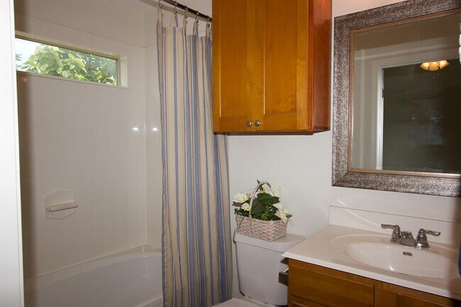 Building Photo - 7304 S Glenn St