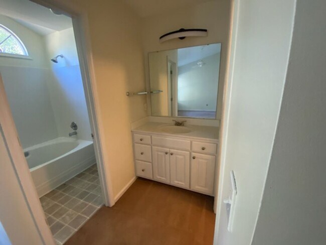 Building Photo - 4810 Heritage Woods Ct