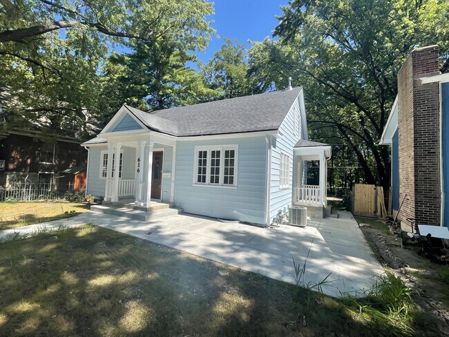 Building Photo - 616 Illinois St