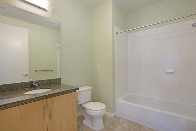 Building Photo - Spacious 2 Bedroom 2 Bathroom at M2i in Do...
