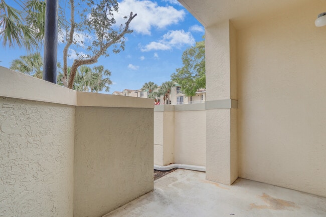 Building Photo - 1139 Town Center Dr