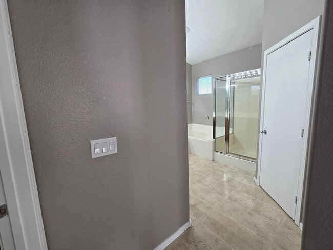 Building Photo - Beautiful 3 Bedroom Home located within North Las Vegas Manicured HOA - $1895 off Feb 2026 - Ask ...