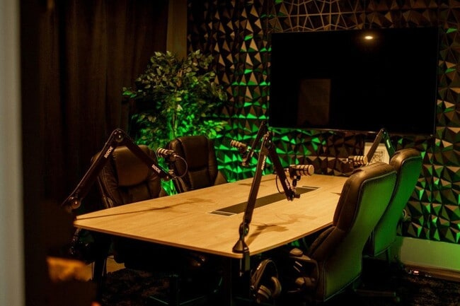 Building Photo - 4000 NW 3rd Ave