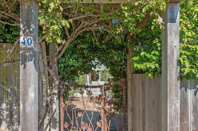 Building Photo - 40 Laurel Ave