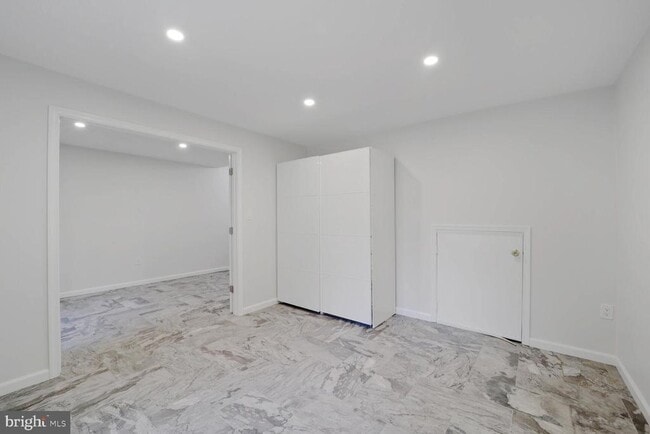 Building Photo - 6929 Mclean Park Manor Ct