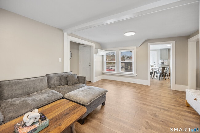 Building Photo - 3 Main St