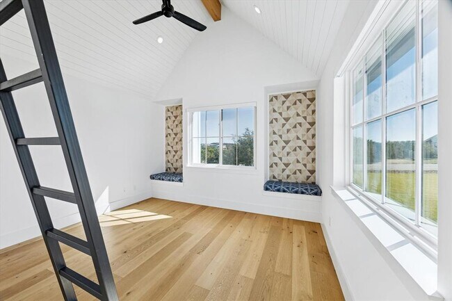 Building Photo - 5000 Creek Meadow