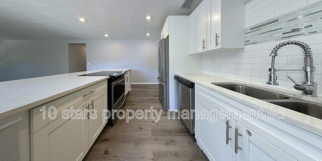 Building Photo - 3841 16th Ave S