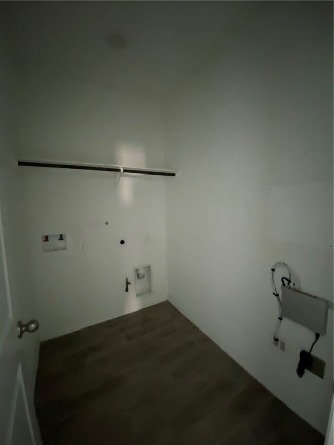 Building Photo - 210 Emory Birch