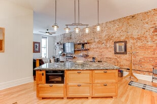 Building Photo - 405 W 3rd St