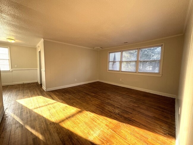 Building Photo - Adorable home !