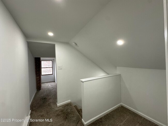 Building Photo - 5 Robert St