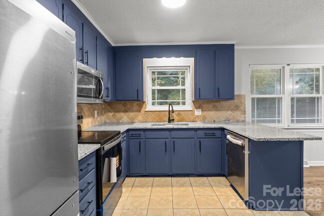 Building Photo - 5300 Hickory Ln