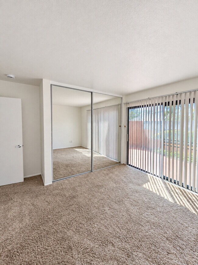Building Photo - 25671 Le Parc